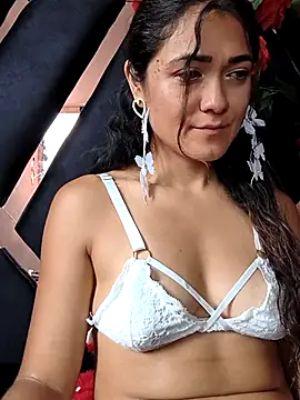 Snapshot of Freyarosse chatting on 02-17-26, 09:10 Freyarosse online show from 02-17-26, 09:10