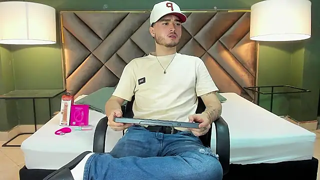 Salvattore Muller online show from 02-23-26, 08:44