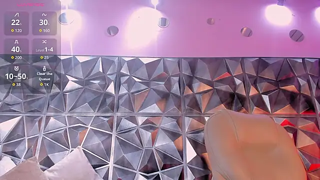 Itzel Geneva online show from 02-20-26, 01:11