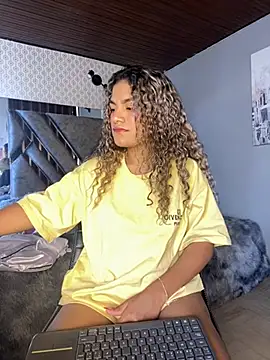 AngelPinkk  online show from 02-12-26, 07:42