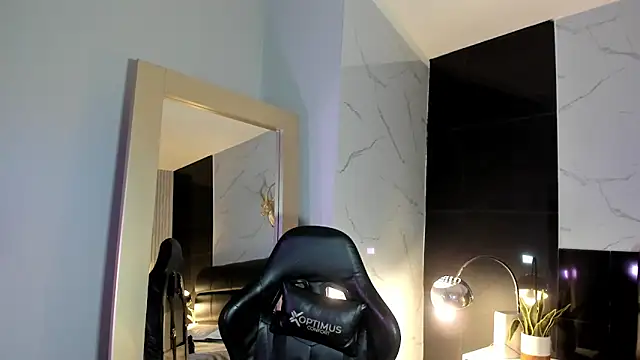 Snapshot of KomiCatt chatting on 02-18-26, 12:12 KomiCatt online show from 02-18-26, 12:12