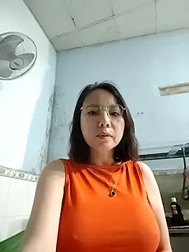 Snapshot of Famrita chatting on 02-21-26, 01:06 Famrita online show from 02-21-26, 01:06