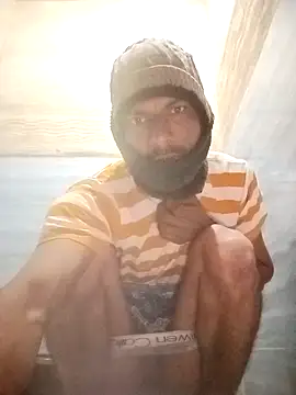 Snapshot of Hairymax_boy chatting on 01-15-26, 03:49 Hairymax boy online show from 01-15-26, 03:49