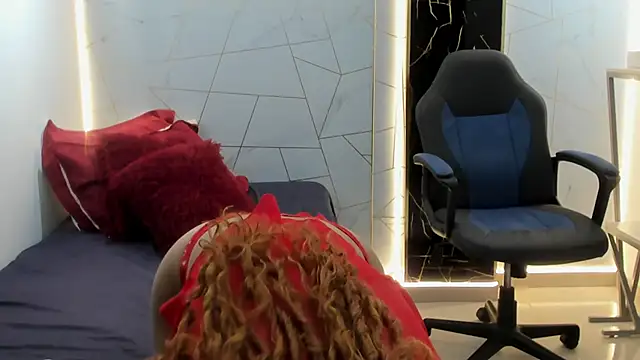 Snapshot of Zoey_Taylor07 chatting on 02-04-26, 12:33 Zoey Taylor07 online show from 02-04-26, 12:33