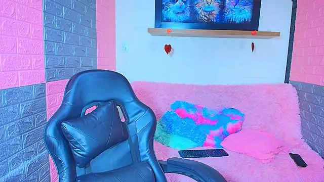 hotcakes uwu online show from 04-16-26, 02:56