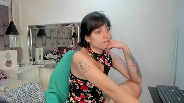 Snapshot of JenniQ69 chatting on 02-12-26, 01:50 JenniQ69 online show from 02-12-26, 01:50