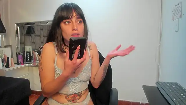 Snapshot of JenniQ69 chatting on 02-20-26, 01:55 JenniQ69 online show from 02-20-26, 01:55