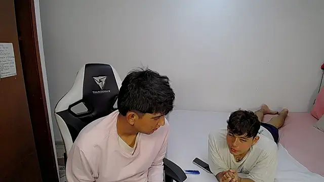 Maxwell boys online show from 02-25-26, 03:05