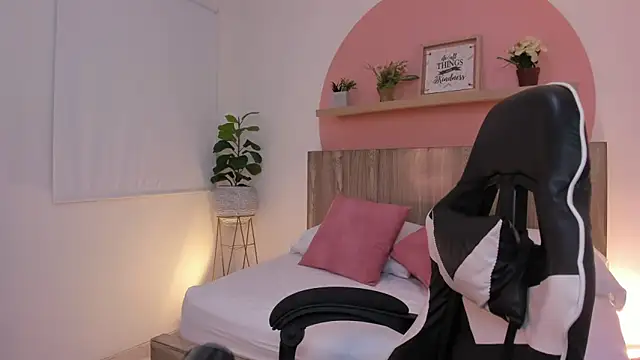 ivette swan online show from 04-14-26, 07:20