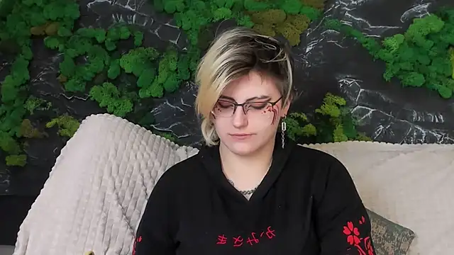 Snapshot of ABSI_GLITCH chatting on 02-19-26, 10:33 ABSI GLITCH online show from 02-19-26, 10:33