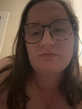 lucycomestrue online show from 01-19-26, 06:39