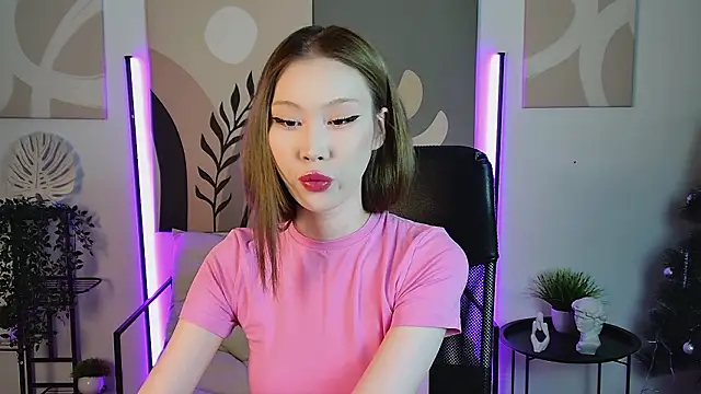 Snapshot of SarahRice chatting on 02-27-26, 04:18 SarahRice online show from 02-27-26, 04:18