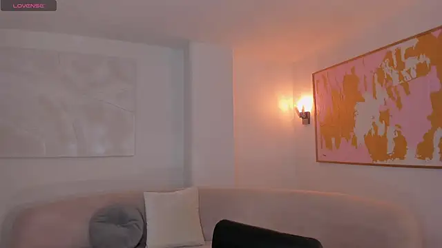 BellaThompsonX online show from 04-19-26, 11:40