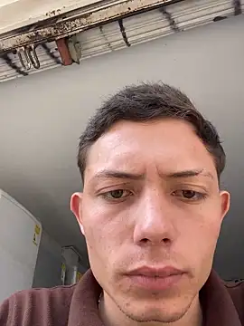 Snapshot of santiObrero chatting on 02-12-26, 03:18 santiObrero online show from 02-12-26, 03:18