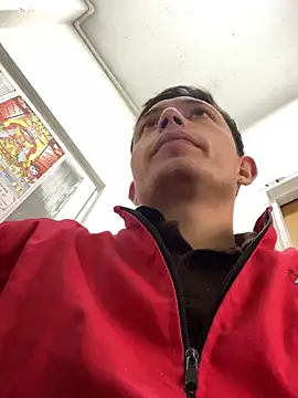 Snapshot of santiObrero chatting on 02-13-26, 06:59 santiObrero online show from 02-13-26, 06:59