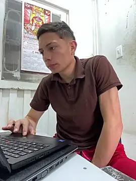 Snapshot of santiObrero chatting on 02-18-26, 04:25 santiObrero online show from 02-18-26, 04:25