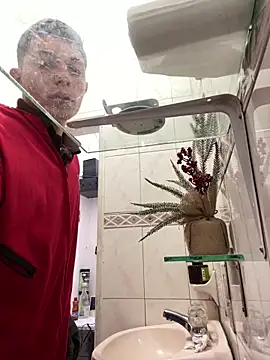 Snapshot of santiObrero chatting on 02-20-26, 03:23 santiObrero online show from 02-20-26, 03:23