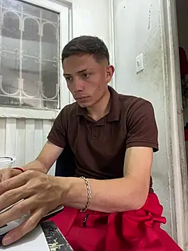 Snapshot of santiObrero chatting on 03-02-26, 07:32 santiObrero online show from 03-02-26, 07:32