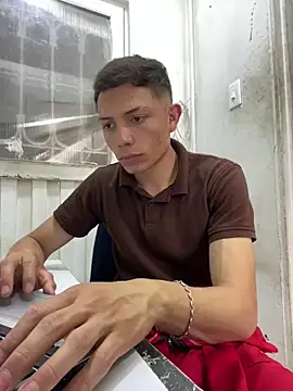 Snapshot of santiObrero chatting on 03-03-26, 08:04 santiObrero online show from 03-03-26, 08:04