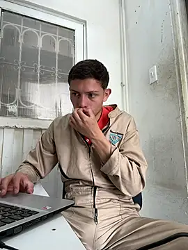 Snapshot of santiObrero chatting on 07-07-26, 03:38 santiObrero online show from 07-07-26, 03:38