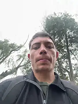 Snapshot of santiObrero chatting on 07-25-26, 03:31 santiObrero online show from 07-25-26, 03:31