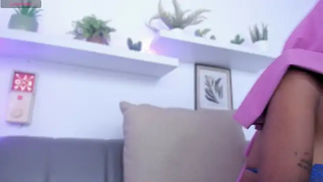 Snapshot of Amira_Alzahra chatting on 05-08-26, 05:07 Amira Alzahra online show from 05-08-26, 05:07
