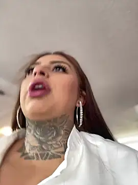 Snapshot of EmilyMoore_Pink chatting on 02-03-26, 09:31 EmilyMoore Pink online show from 02-03-26, 09:31