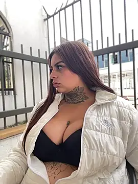 Snapshot of EmilyMoore_Pink chatting on 02-06-26, 07:50 EmilyMoore Pink online show from 02-06-26, 07:50