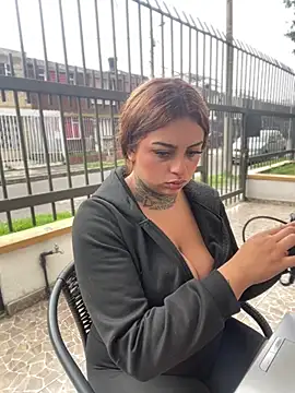 Snapshot of EmilyMoore_Pink chatting on 02-07-26, 08:23 EmilyMoore Pink online show from 02-07-26, 08:23