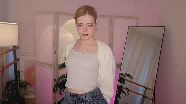 Snapshot of MoonlightAsuna chatting on 02-19-26, 02:02 MoonlightAsuna online show from 02-19-26, 02:02