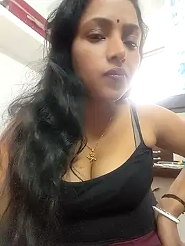 Snapshot of Hot-Tinaa chatting on 02-13-26, 06:31 Hot-Tinaa online show from 02-13-26, 06:31