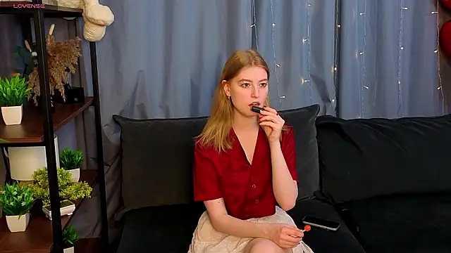 Snapshot of LanaRoxxy chatting on 02-20-26, 11:32 LanaRoxxy online show from 02-20-26, 11:32