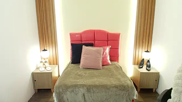 IvonneRoss  online show from 02-24-26, 12:14