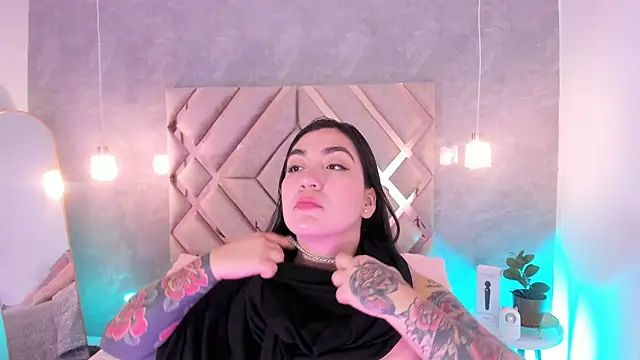 Snapshot of KathiaJenner chatting on 02-20-26, 12:05 KathiaJenner online show from 02-20-26, 12:05