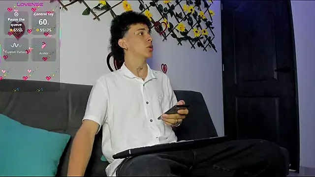 Snapshot of Maxxx_bigcockx chatting on 02-06-26, 03:11 Maxxx bigcockx online show from 02-06-26, 03:11