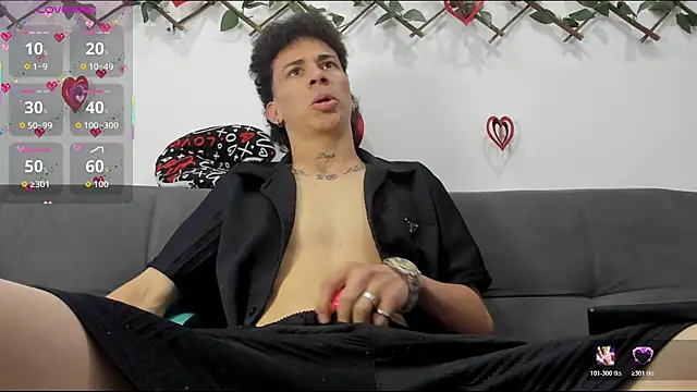 Snapshot of Maxxx_bigcockx chatting on 02-07-26, 03:32 Maxxx bigcockx online show from 02-07-26, 03:32