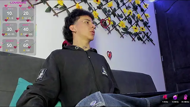 Snapshot of Maxxx_bigcockx chatting on 02-09-26, 02:37 Maxxx bigcockx online show from 02-09-26, 02:37