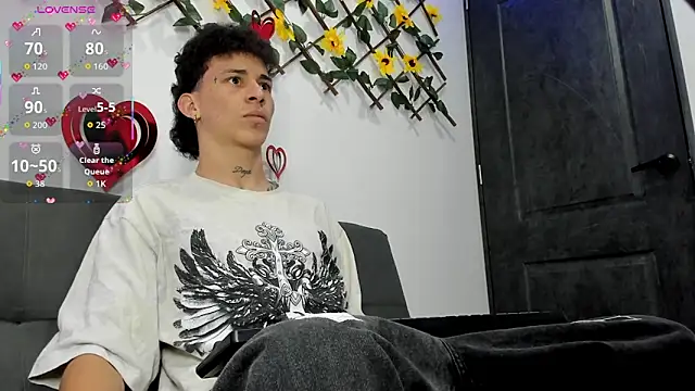 Snapshot of Maxxx_bigcockx chatting on 02-14-26, 01:24 Maxxx bigcockx online show from 02-14-26, 01:24