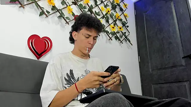 Snapshot of Maxxx_bigcockx chatting on 02-18-26, 01:12 Maxxx bigcockx online show from 02-18-26, 01:12