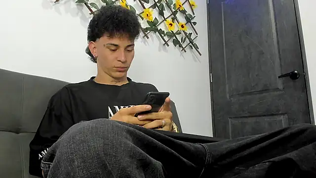 Snapshot of Maxxx_bigcockx chatting on 02-28-26, 12:22 Maxxx bigcockx online show from 02-28-26, 12:22