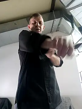 Snapshot of andrei73200 chatting on 01-19-26, 04:16 andrei73200 online show from 01-19-26, 04:16