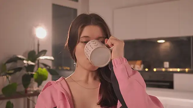 Snapshot of EleniRoeber chatting on 02-04-26, 04:24 EleniRoeber online show from 02-04-26, 04:24