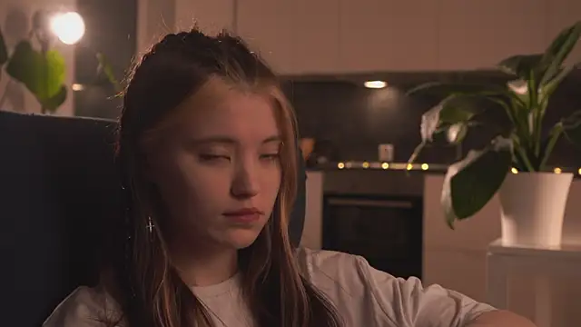 Snapshot of EleniRoeber chatting on 02-16-26, 04:14 EleniRoeber online show from 02-16-26, 04:14