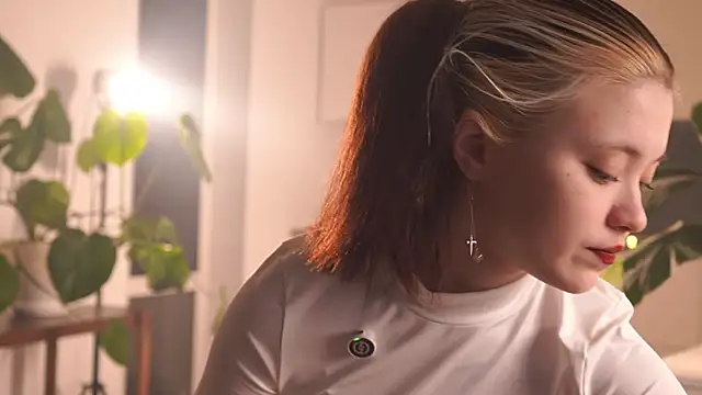 Snapshot of EleniRoeber chatting on 02-27-26, 03:34 EleniRoeber online show from 02-27-26, 03:34