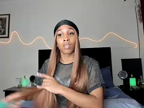 Snapshot of YourDreamReal chatting on 02-06-26, 01:10 YourDreamReal online show from 02-06-26, 01:10