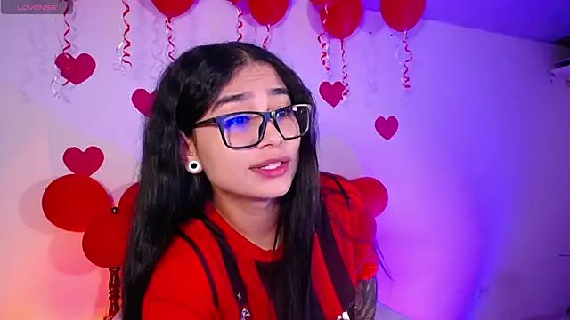 Snapshot of thalia_069 chatting on 02-18-26, 02:13 thalia 069 online show from 02-18-26, 02:13