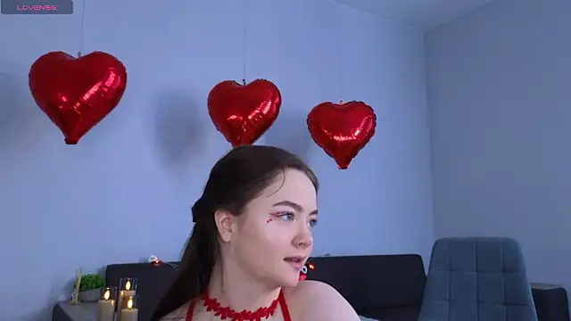 Snapshot of MillaKowal chatting on 02-14-26, 06:32 MillaKowal online show from 02-14-26, 06:32