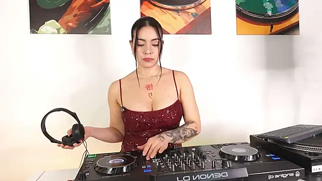 Snapshot of SatyaDj chatting on 02-12-26, 06:14 SatyaDj online show from 02-12-26, 06:14