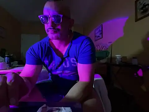 Snapshot of daddydonkey84 chatting on 02-10-26, 07:01 daddydonkey84 online show from 02-10-26, 07:01