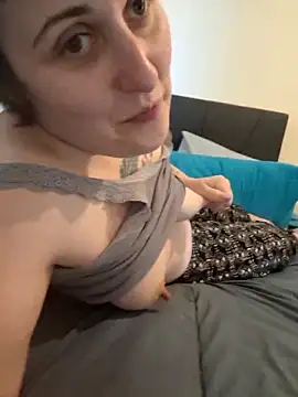 Snapshot of Tiara_XOX chatting on 02-25-26, 11:20 Tiara XOX online show from 02-25-26, 11:20